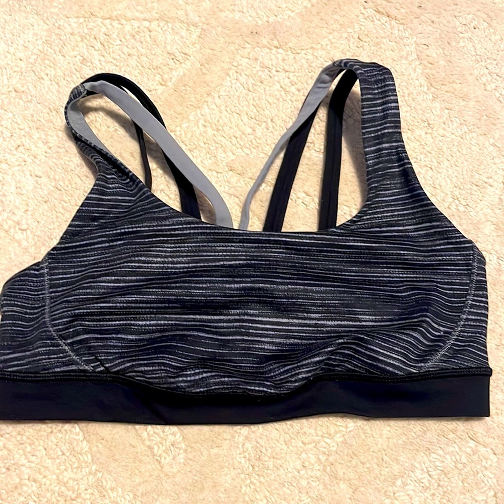Lululemon sports bra size 6